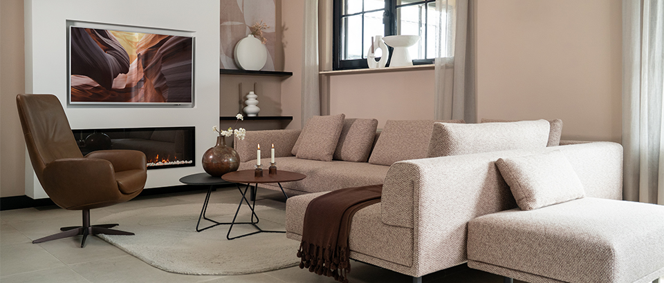 Warm minimalistisch designinterieur