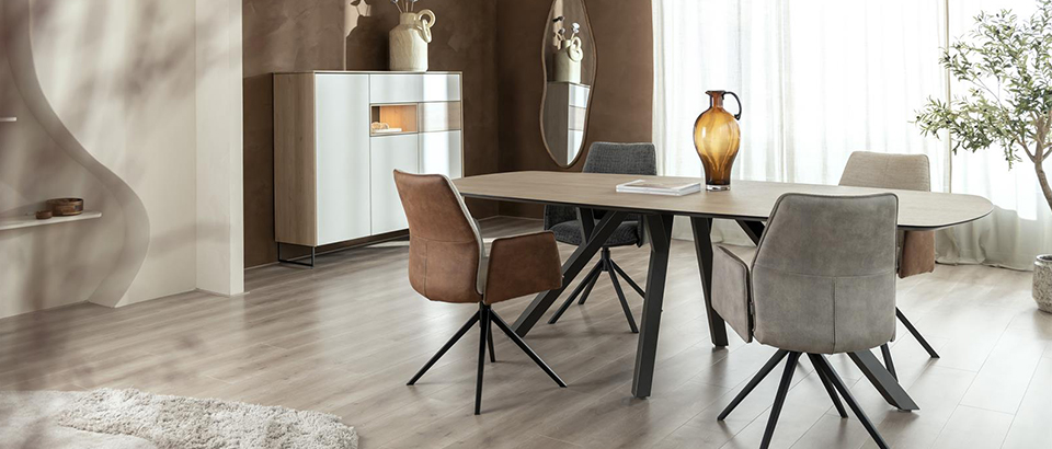Houten eettafels bij Eijerkamp
